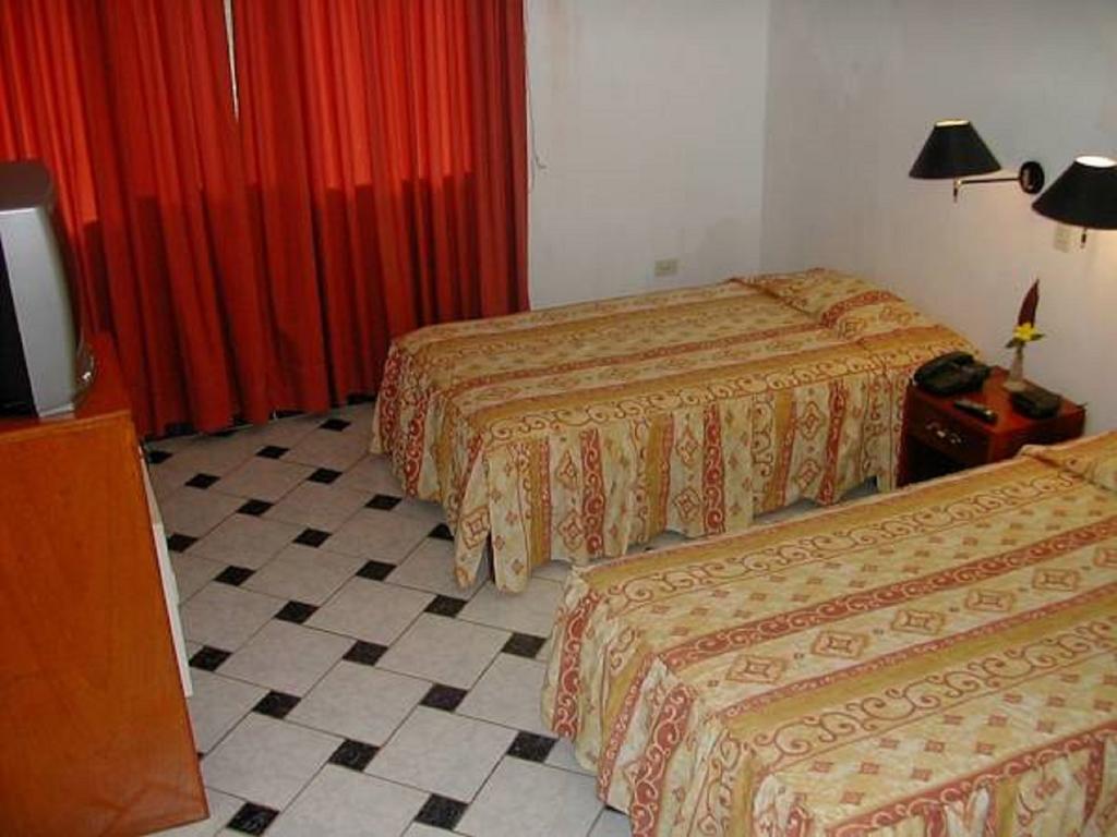 Hotel Don Carlos Puerto Maldonado Exterior photo